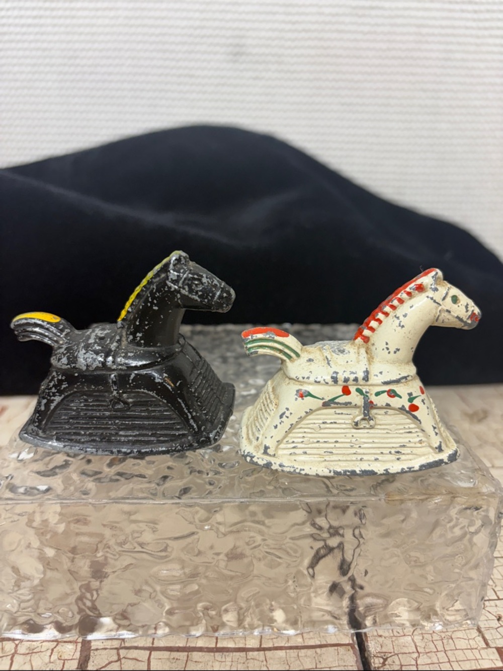 Rocking horse salt and pepper shakers - Picture 1 of 7